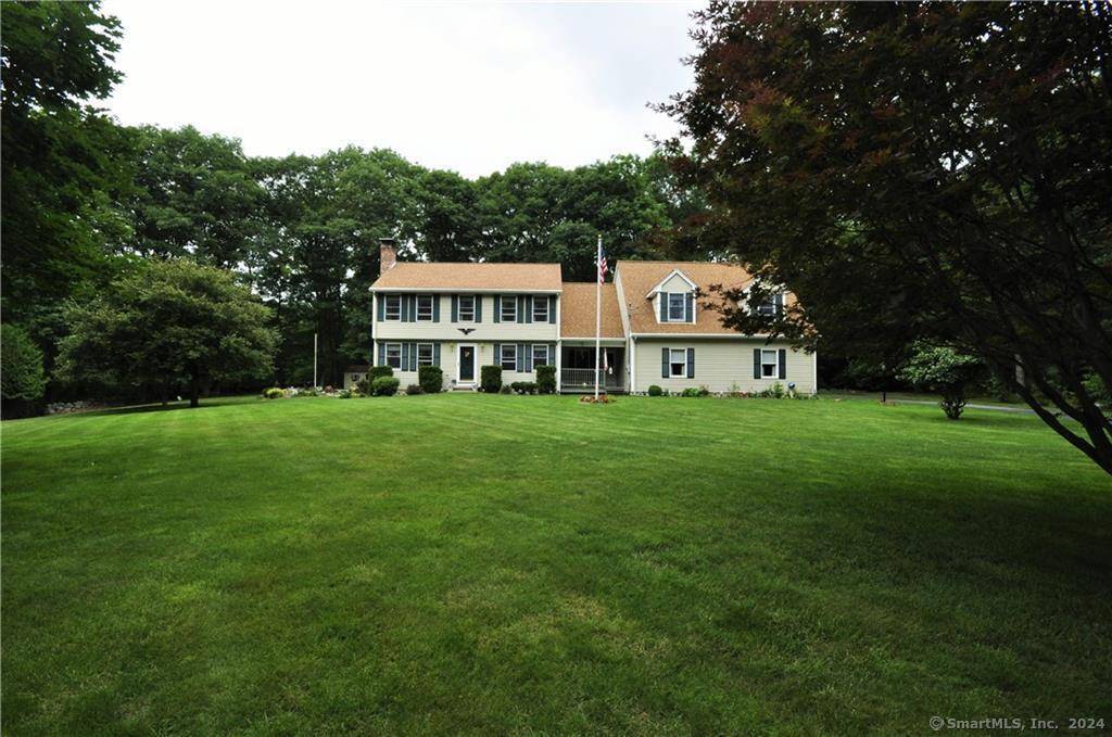 Come see this fully equipped residence, AND MAKE IT YOURS !