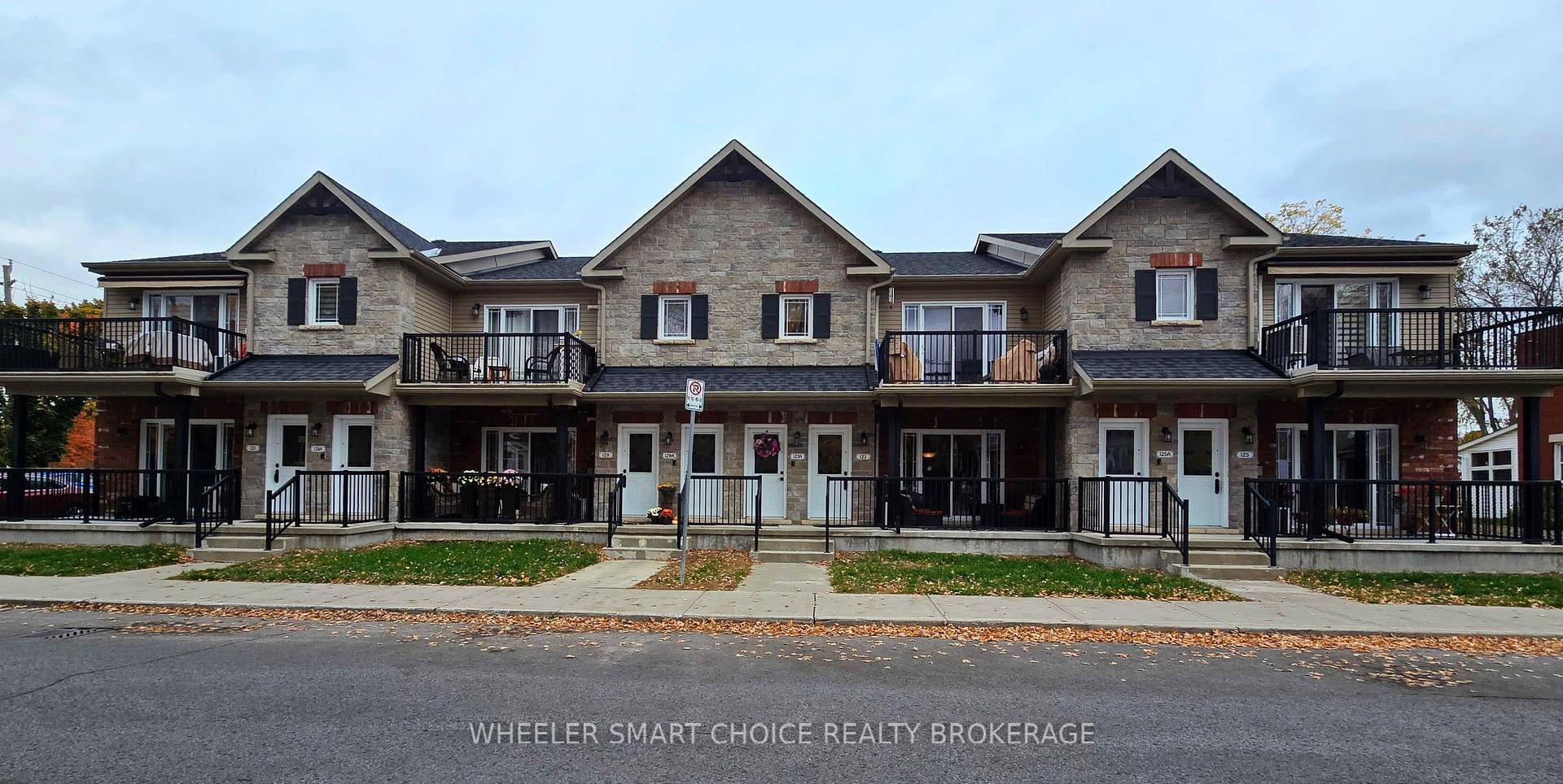 Beautiful 2 Bedroom Condo in the Heart of Cornwall Welcome to this stunning second level condo offering exceptional comfort, style and quality throughout.