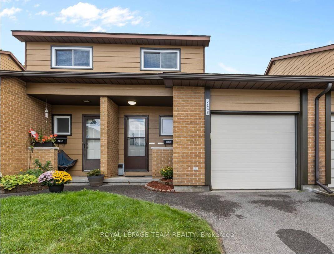 NO REAR NEIGHBOURS ! Step into the charm of Orient Park in Blackburn Hamlet, a community that perfectly blends rural serenity w urban convenience.