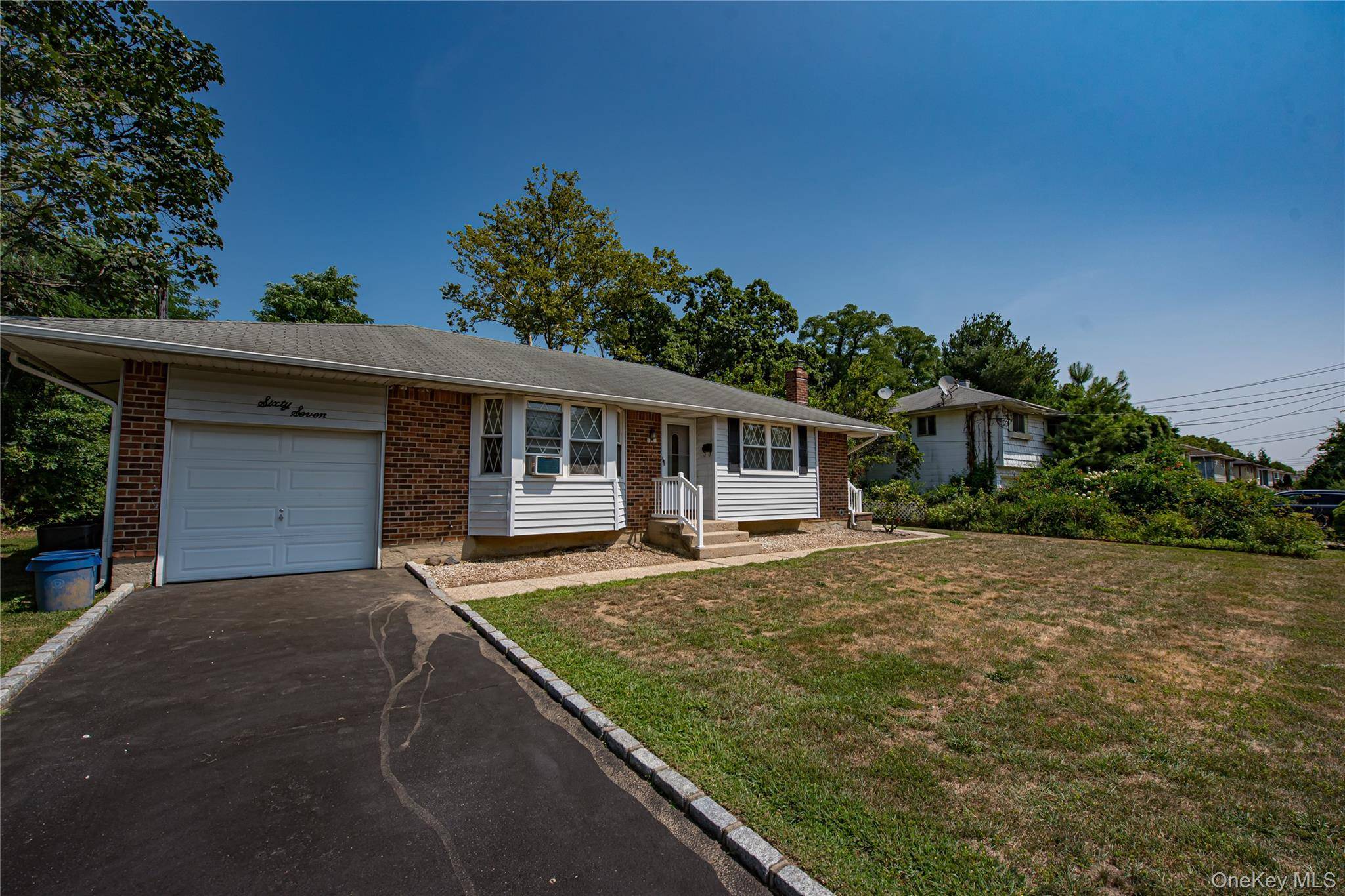 Great Ranch conveniently located in Deer Park.