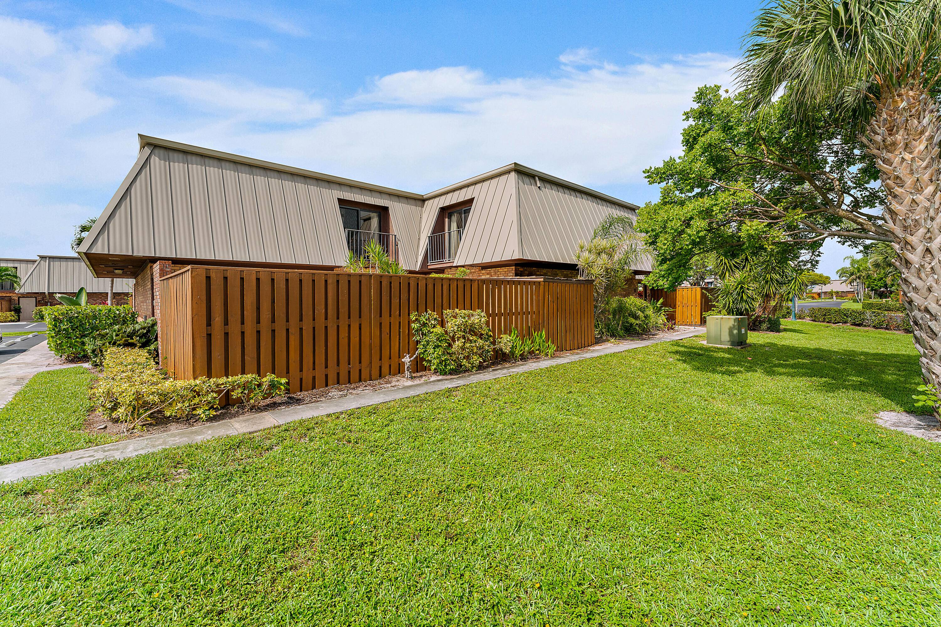 Available 2026 Season. Renovated large, light bright 2 story townhouse.
