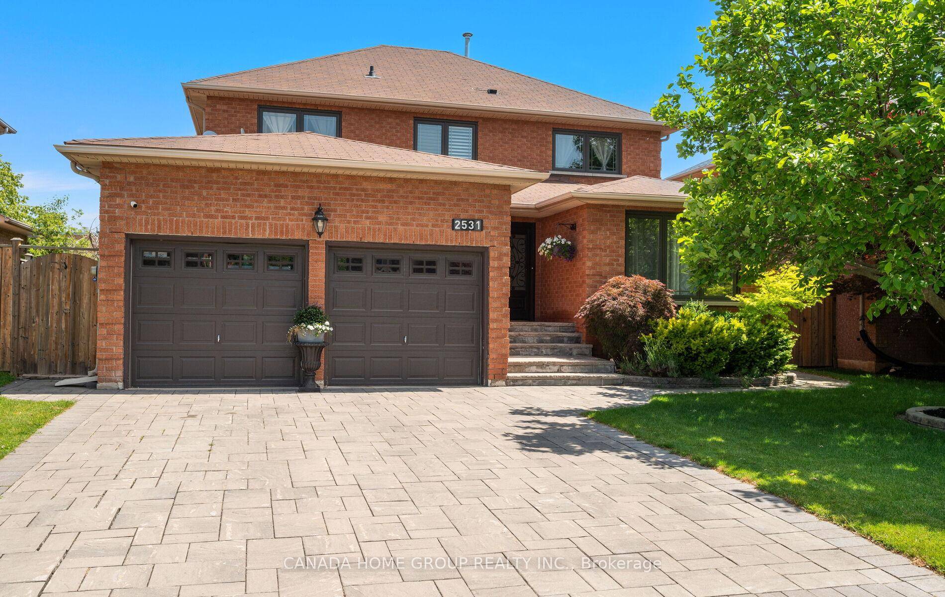 Absolutely Gorgeous ! Executive Beauty In Sought After Area Close To Public amp ; Private Schools amp ; Great Area Amenities !