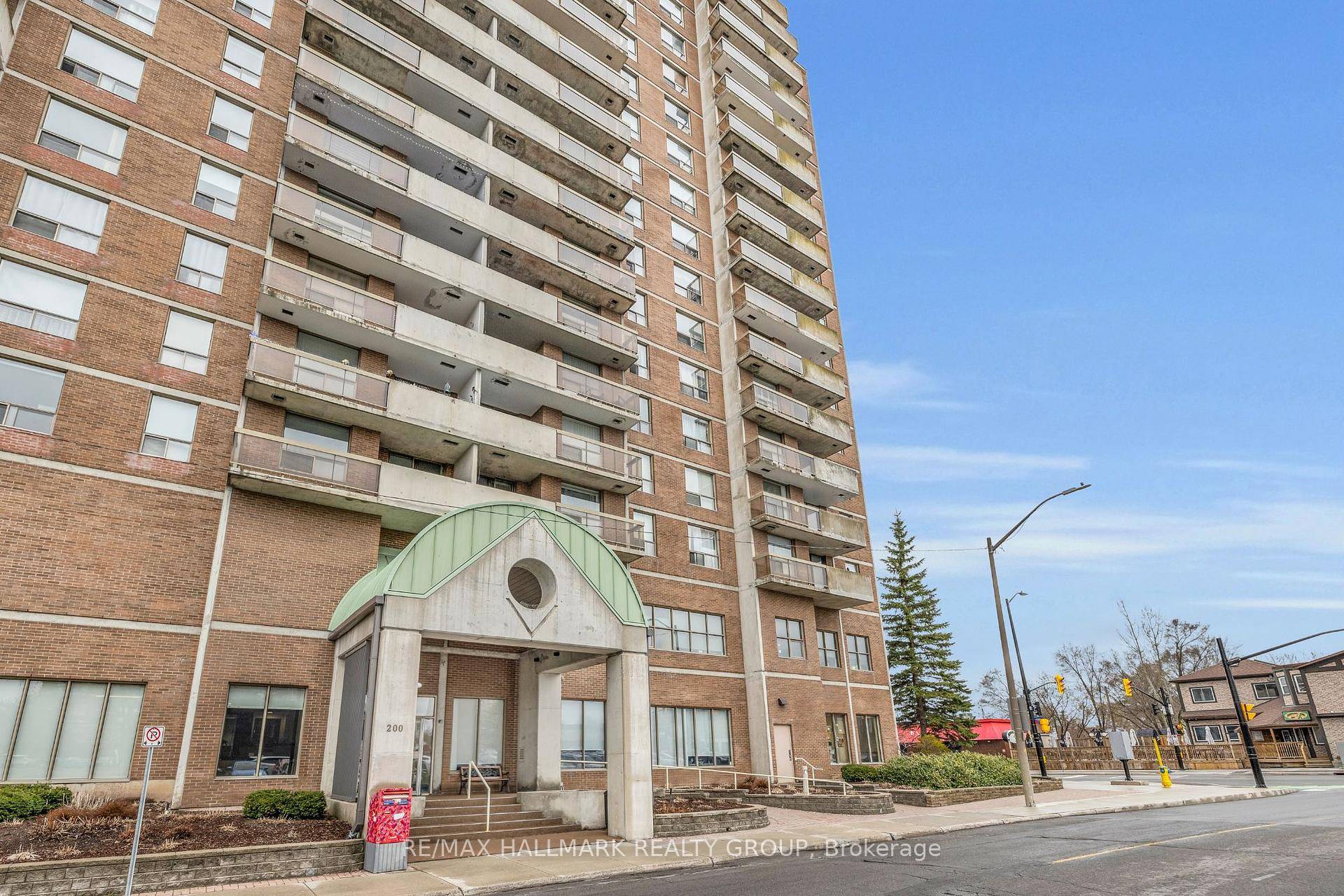 Welcome to 605 200 Lafontaine.