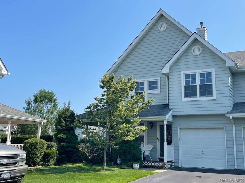This 2, 164 Square Foot Townhouse In The Park Row Community Offers Three Bedrooms And Two And A Half Bathrooms.