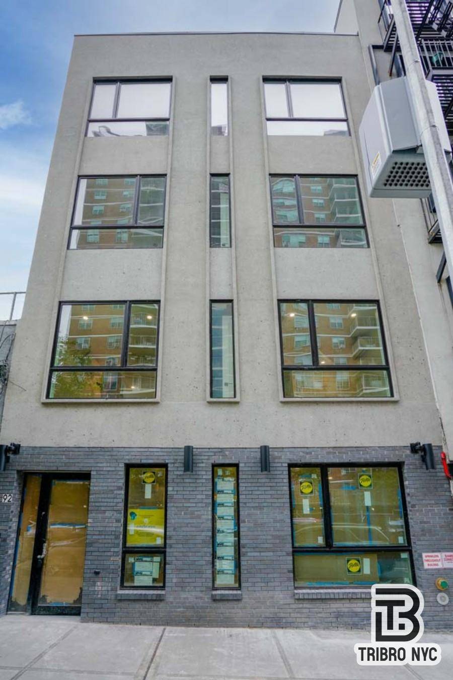 Penthouse Perfection Brand New 3BR 3BA in Prime Williamsburg with Private Roof Deck amp ; BalconyStep into the pinnacle of Brooklyn luxury in this sun drenched 3 bedroom, 3 bath ...
