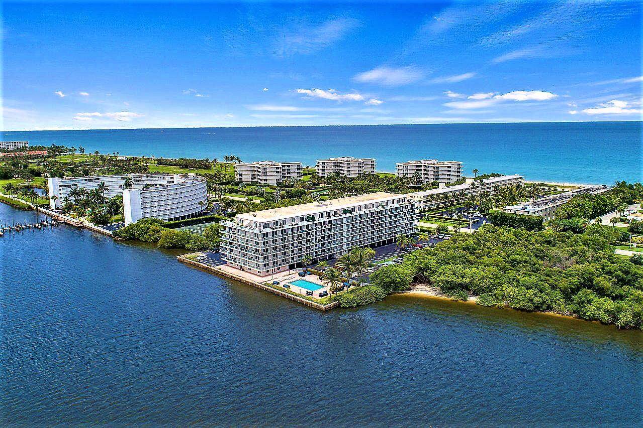 Enjoy the best of coastal living in this beautifully furnished 2 bedroom, 2 bathroom condo located in the heart of Palm Beach.
