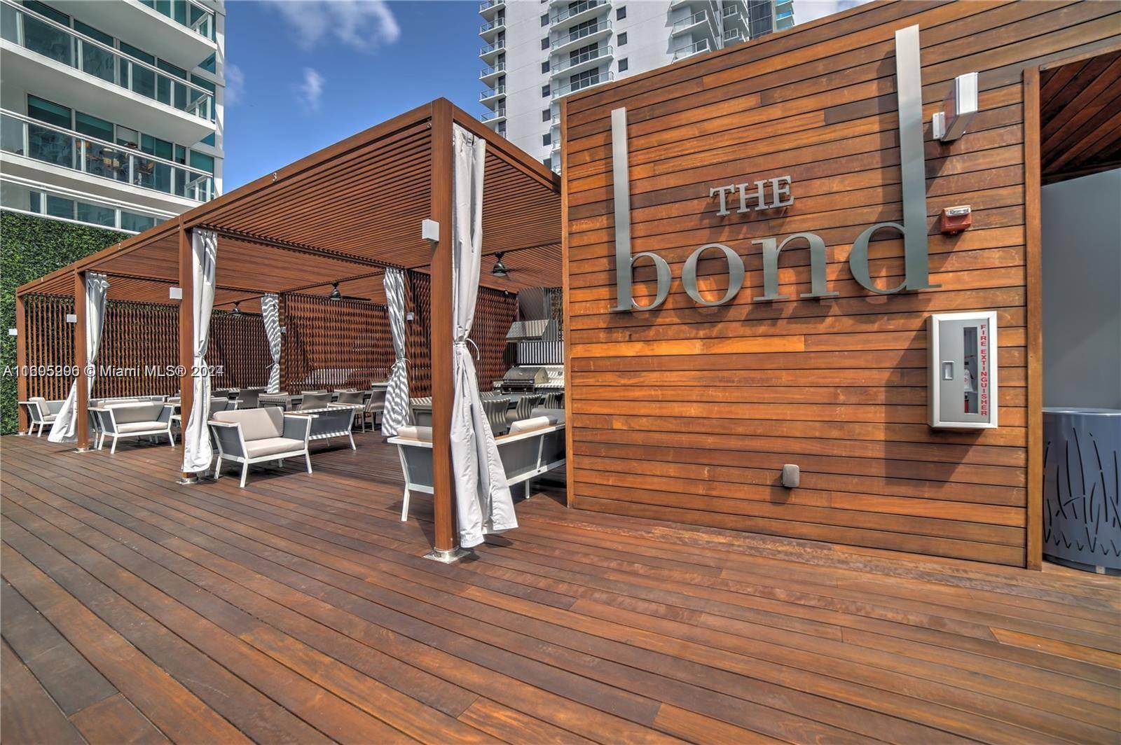 A British inspired masterpiece, The Bond is an elegant and luxurious building.