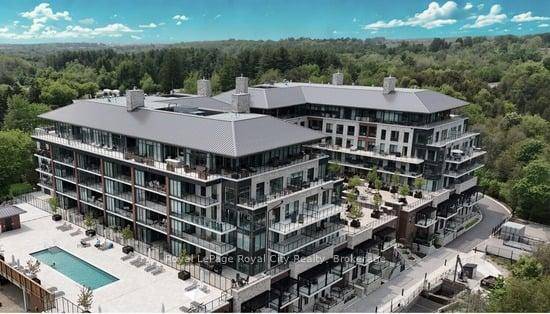 Elegant 4th foor 1 Bedroom Den with solid wood doors, built in appliances and an incredible view.