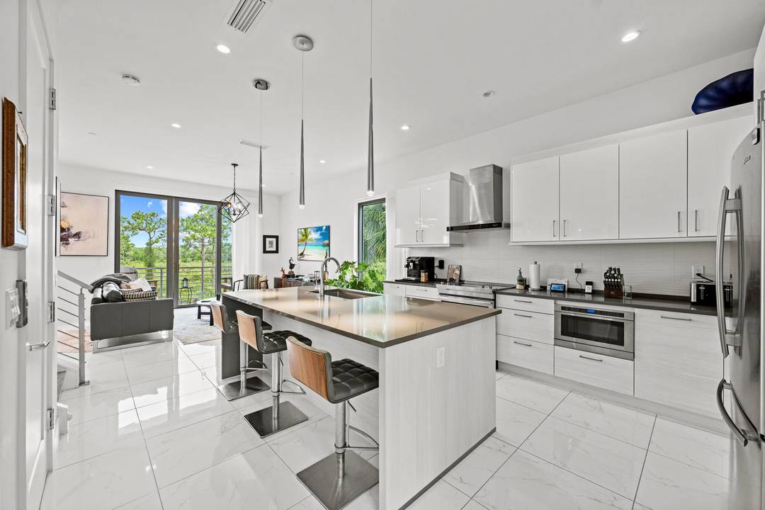 Welcome to Moderne Boca Raton, where contemporary luxury meets prime location.