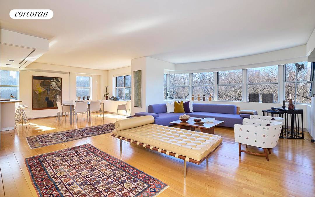 This coveted corner A line apartment at 900 Fifth Avenue, reimagined by the current owner to take full advantage of the light and sweeping views, offers the finest in Upper ...