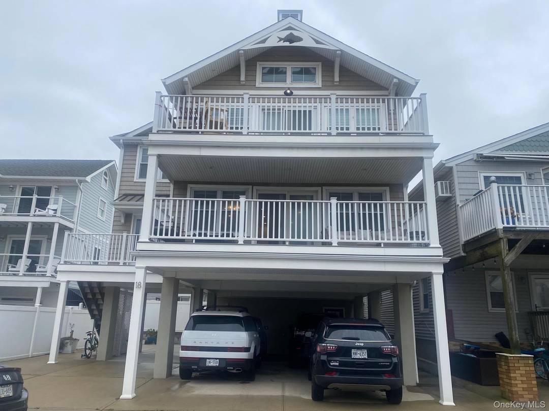 Stunning Fully Renovated Furnished Beachside Rental 2 Bedrooms 1 Bathroom Welcome to your dream coastal retreat !