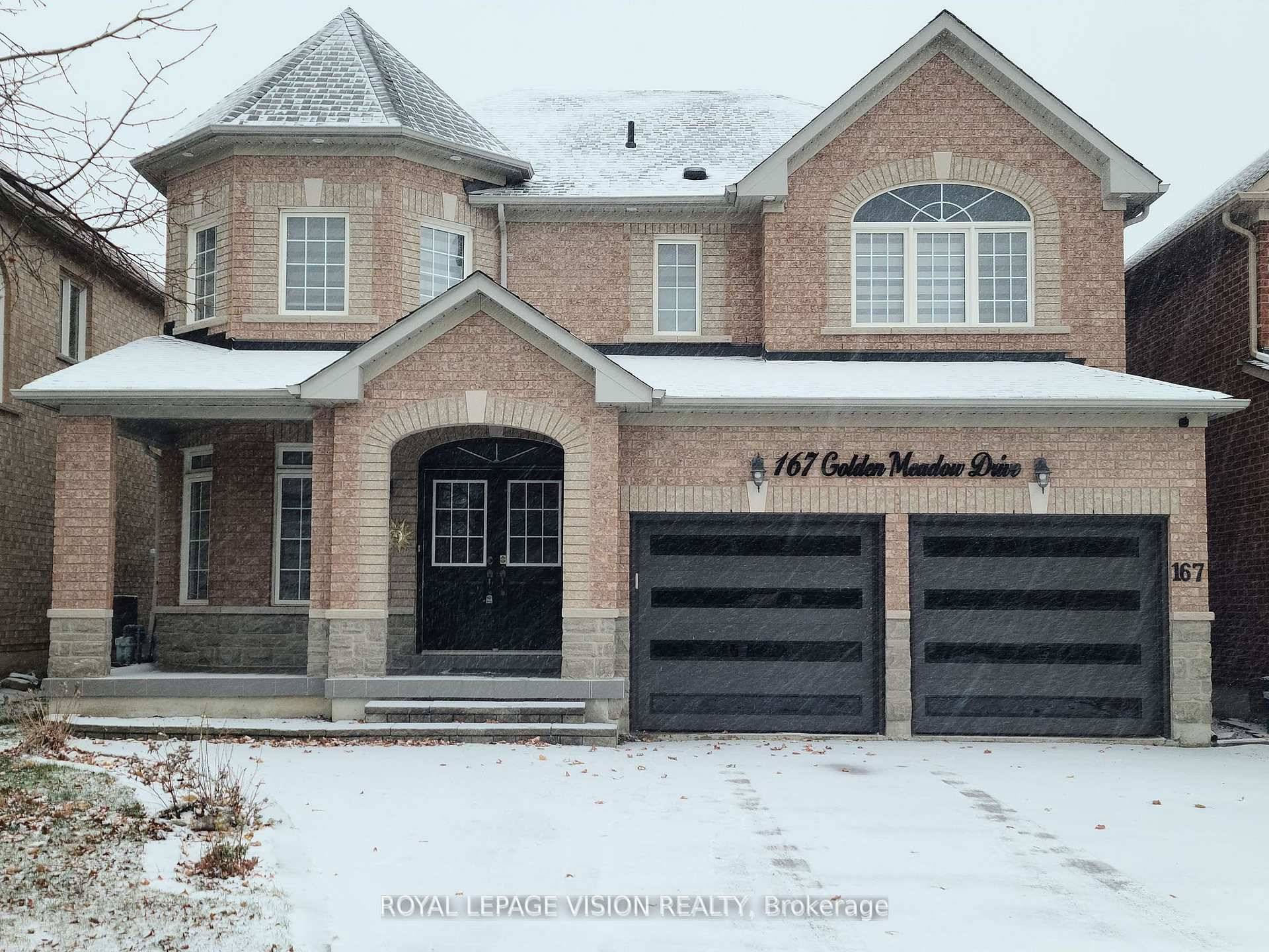 Stunning 4 2 bedroom, detached home in the high demand area, Wismer Community, a quiet neighbourhood.