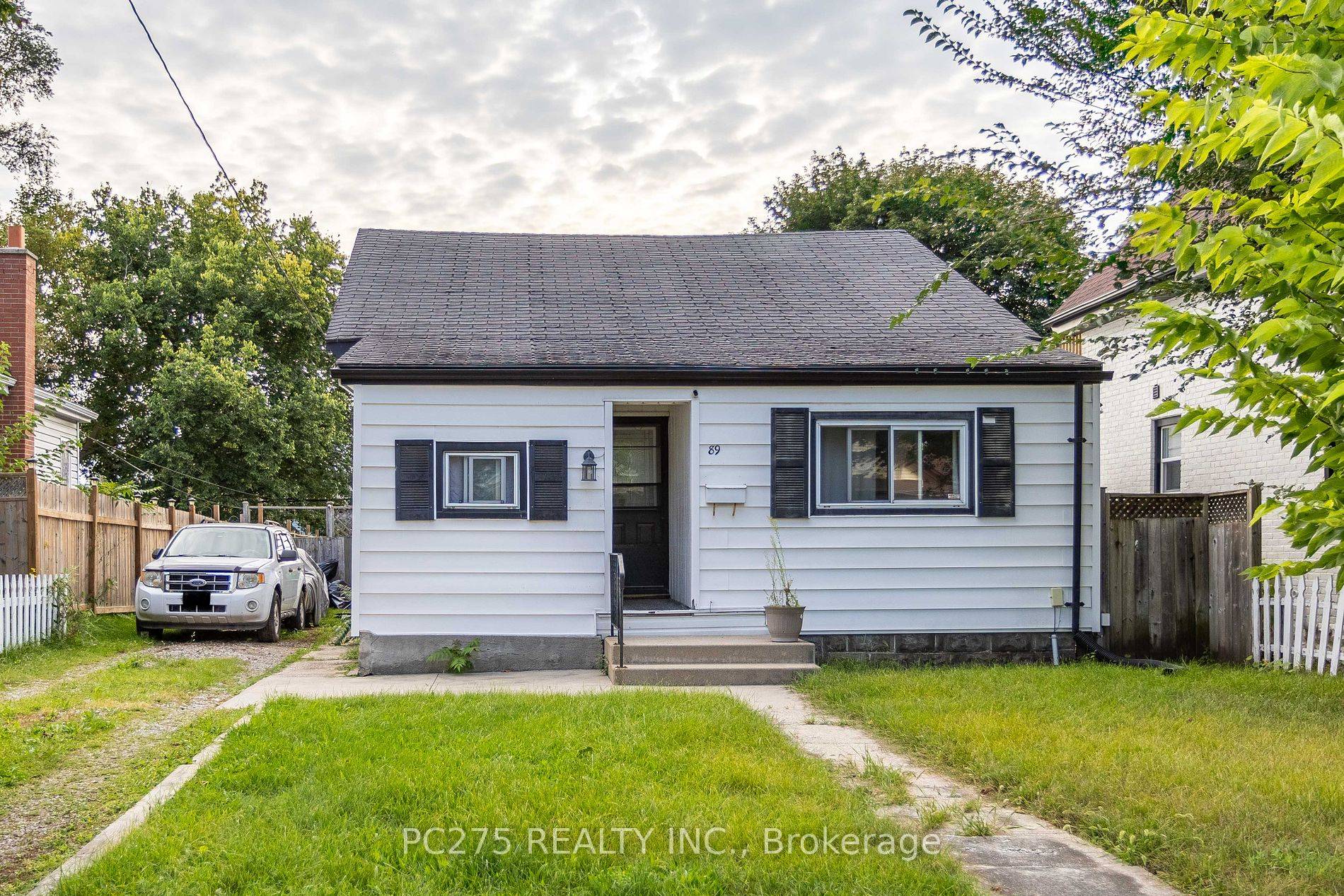 Looking for a great starter home or a great investment property to add to your portfolio then this is the one for you.