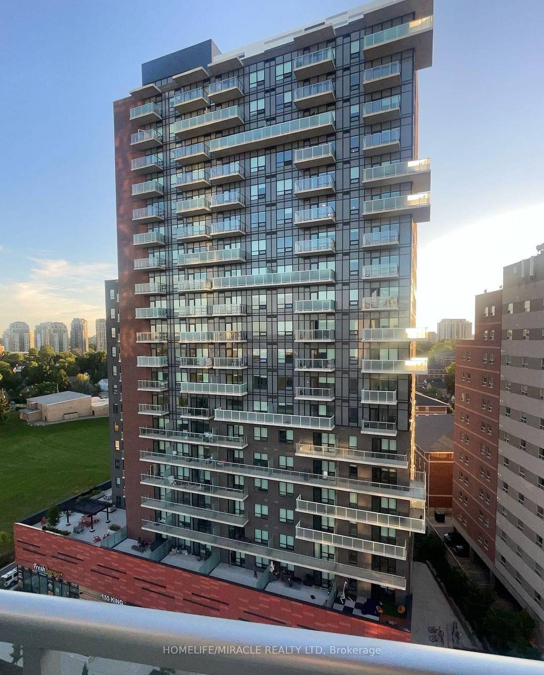 5 Year New Building. Sun Full Unit With West Exposure and 9Ft Ceiling.