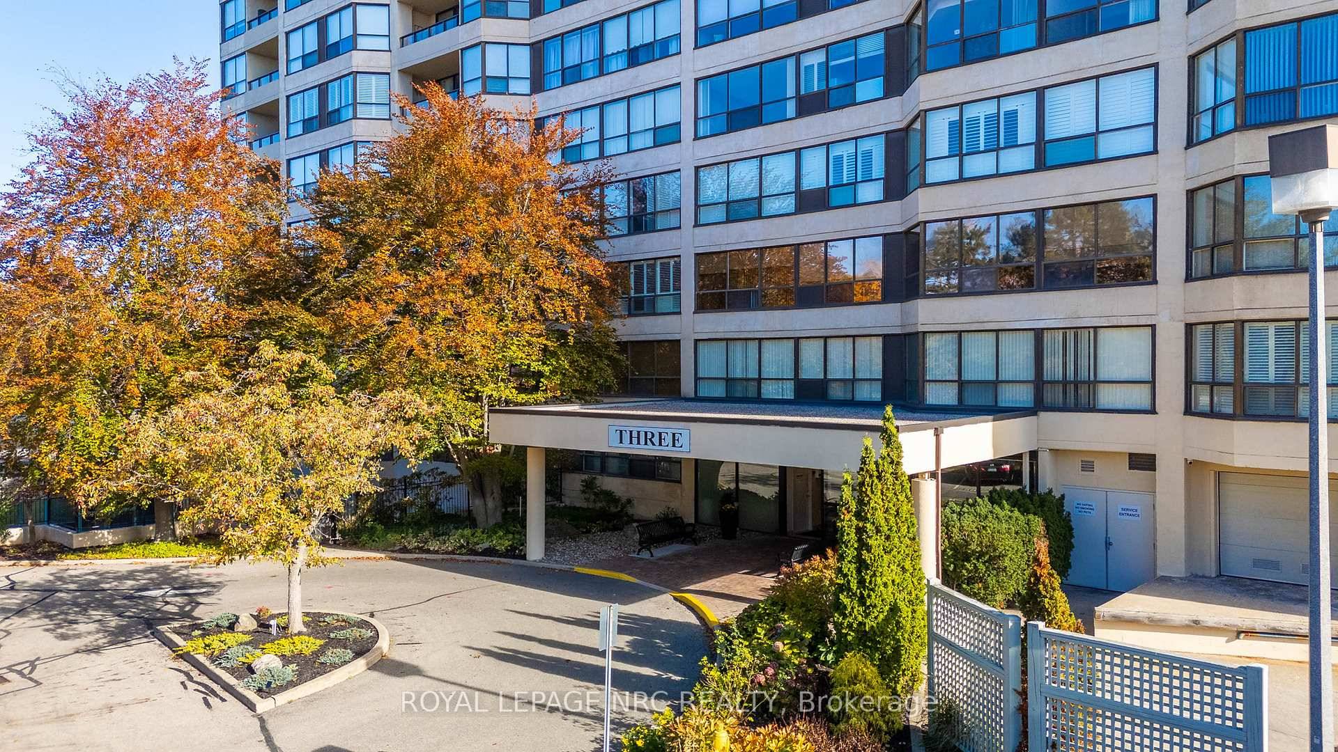 LUXURY GROUND FLOOR CORNER SUITE WITH PRIVATE PATIO AND GARDEN ACCESS, Welcome to this rare offering at Southgate 3 Towering Heights !