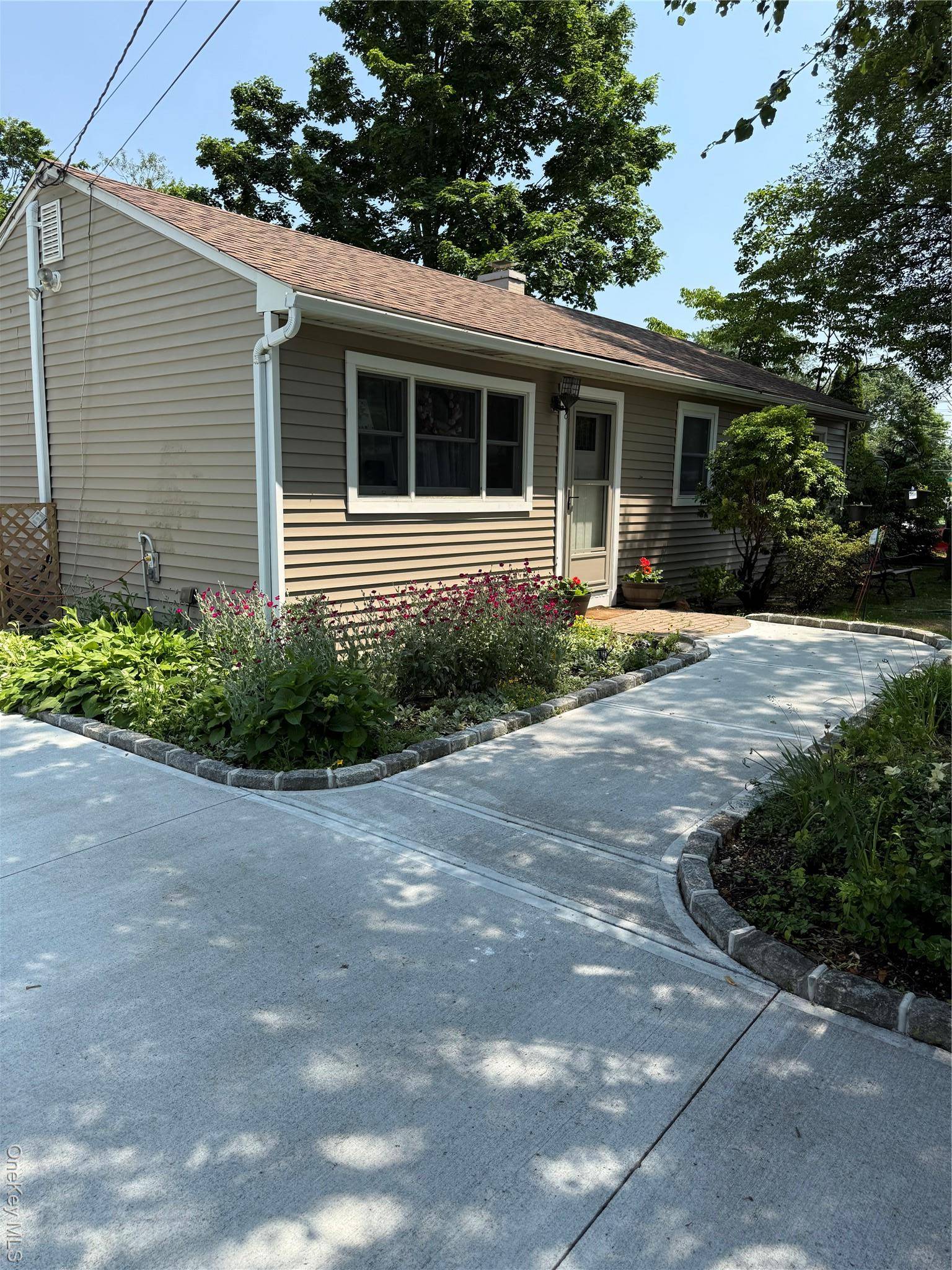 Exceptional location ! This beautifully maintained home is move in ready, featuring a brand new roof less than 1 month old and recent siding less than 1 year old.