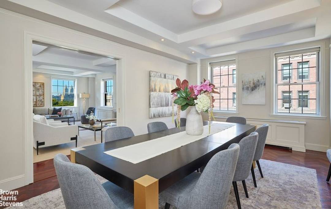 Exquisite 12 Room Boutique Pre War Condo Welcome to the prestigious Hampton House, a coveted pre war boutique condominium building located in the heart of the Upper East Side.