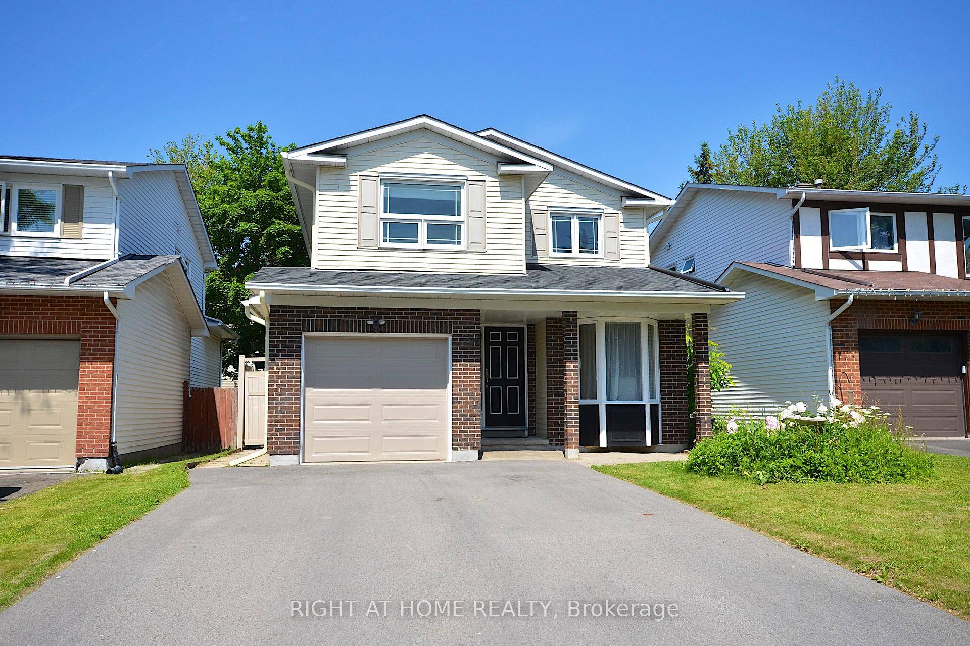 Upgraded Detached Family Home with 3 Bedrooms, 3 washrooms, 4 Car parking on driveway Features a SEPARATE ENTRANCE IN LAW SUITE with Kitchen currently rented Self contained lower level with ...