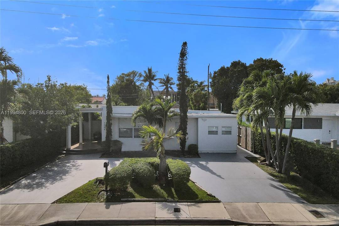 Large 4 bedroom, 3 bath single family.