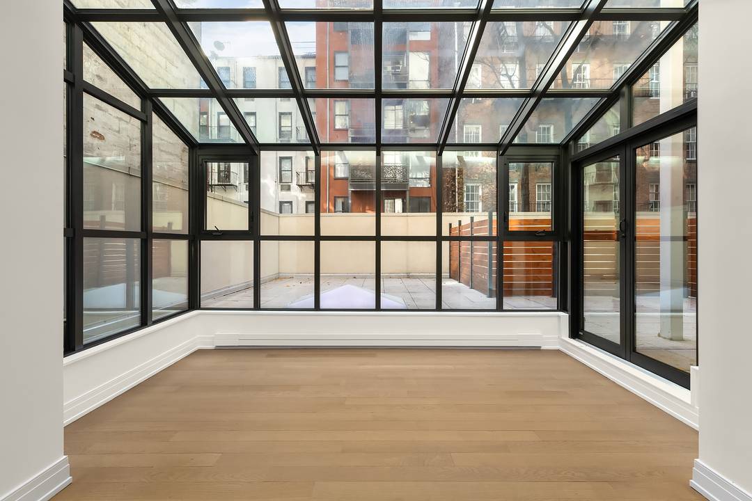 The Maisonette at The Park Mansion is an exceptional three bedroom, 3 bathroom duplex that sprawls over approximately 3, 550 sq.