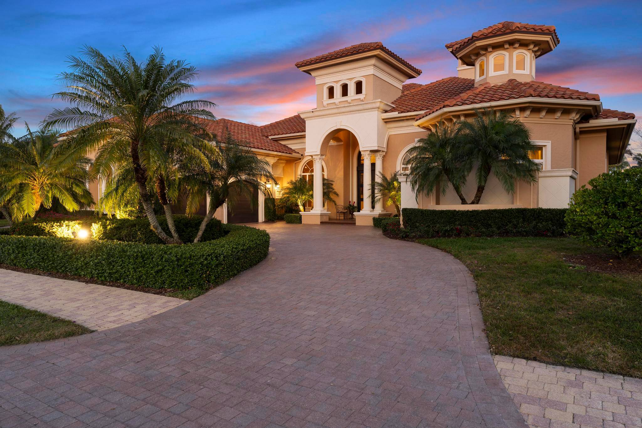 Discover the perfect blend of elegance and privacy in this exceptional home by renowned builder Jimmy Casto.