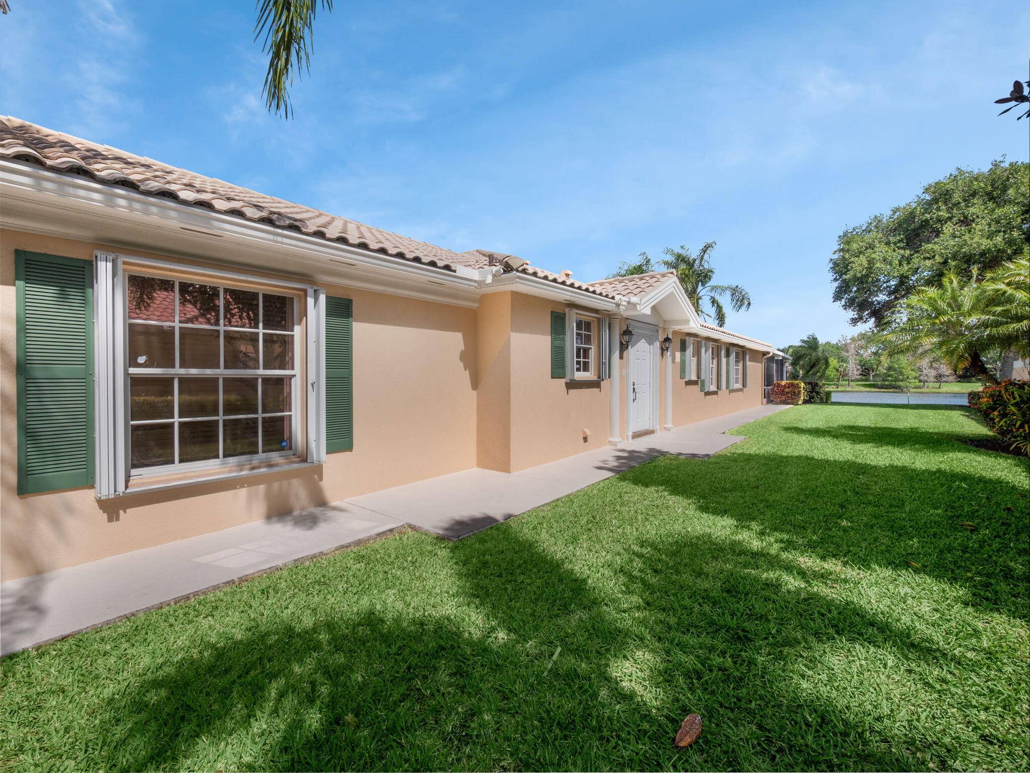 ''Million Dollar View ! '' Pride in ownership is quite evident in this extended lakefront, one owner, seasonally occupied Capri Villa, with its oversized custom screened patio with a solid ...
