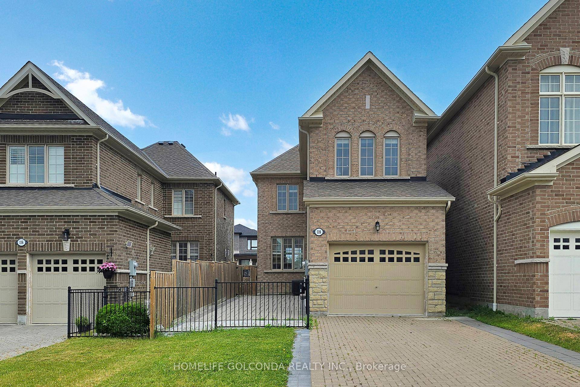 Welcome to this Stunning 4 Bedroom Detached Home Nestled in a Quiet and Family Friendly Neighbourhood in Whitby !