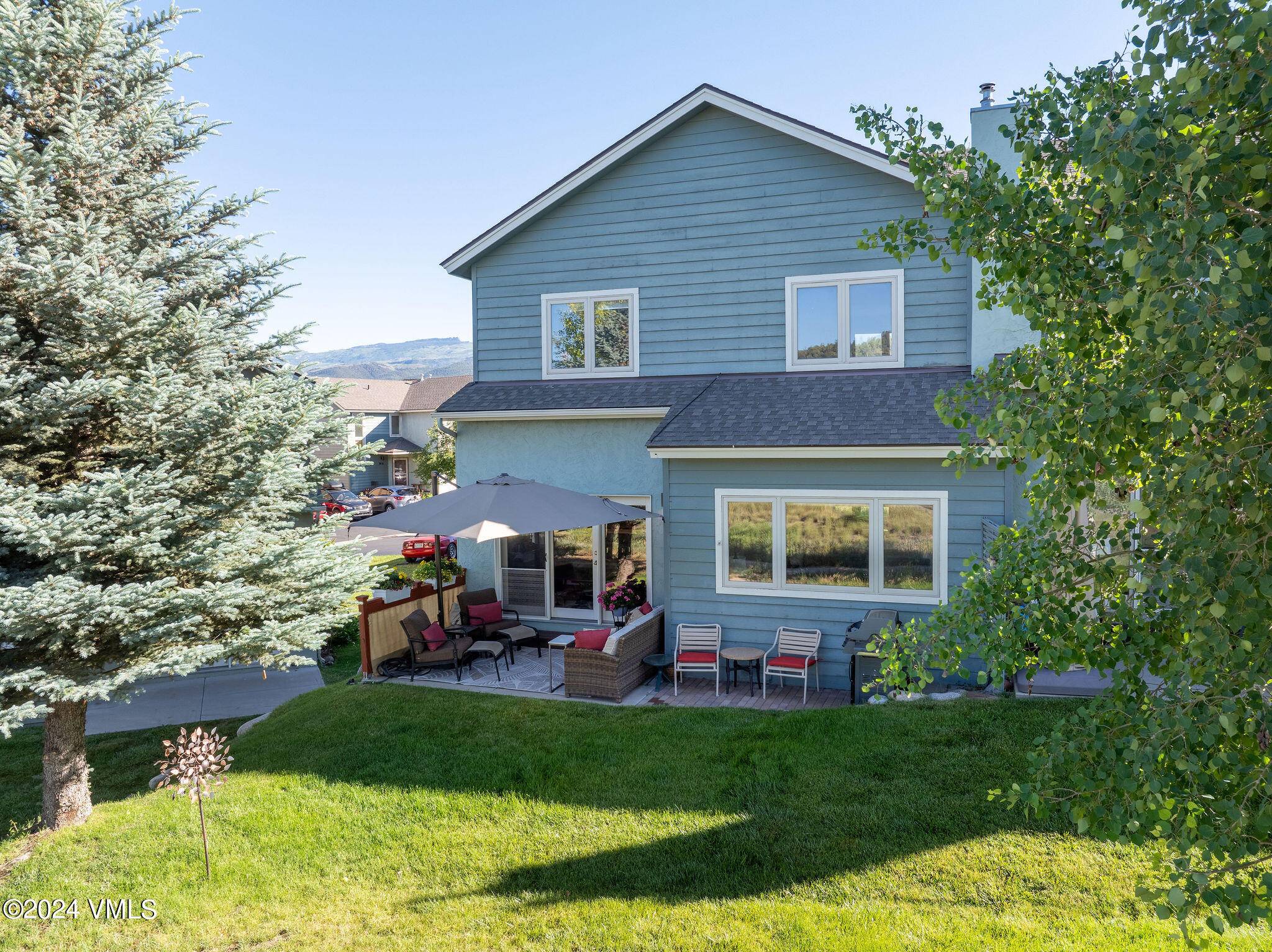 Welcome home ! This beautiful 3 bedroom, 2.
