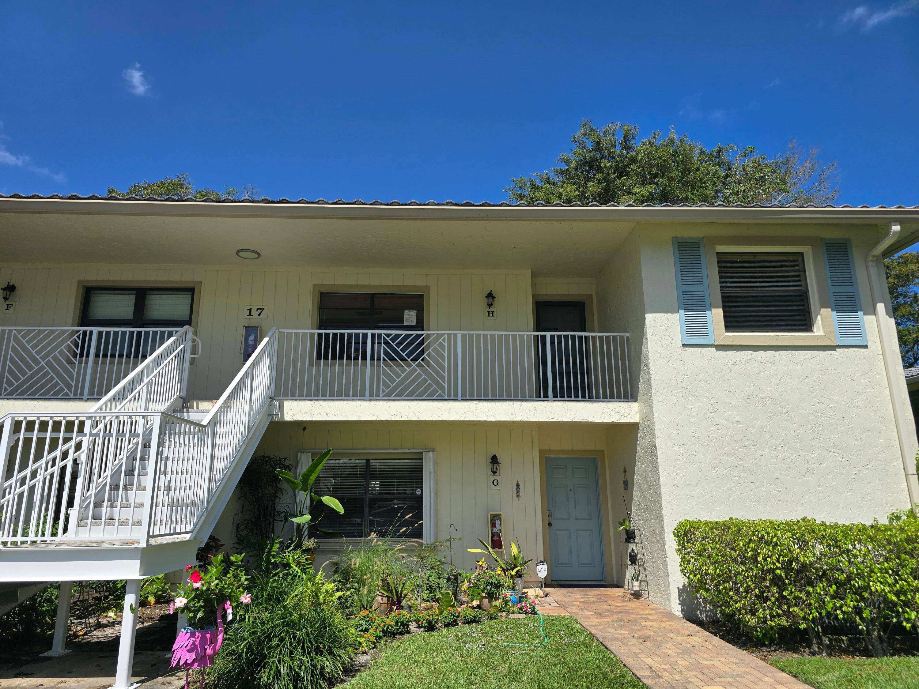 This 2 Bedroom Condo with an amazing Golf Course View, awaits you.