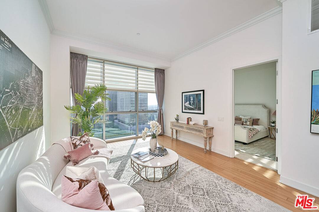 3223  W 6th St 2BR La