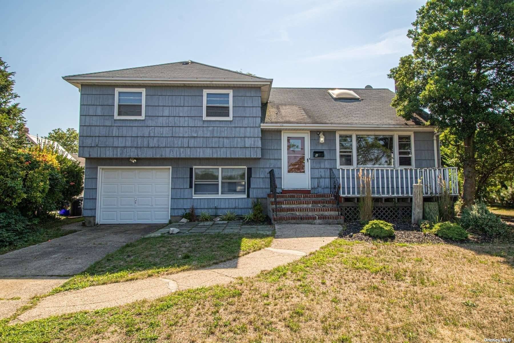 The Best Waterfront Location In Babylon Village !