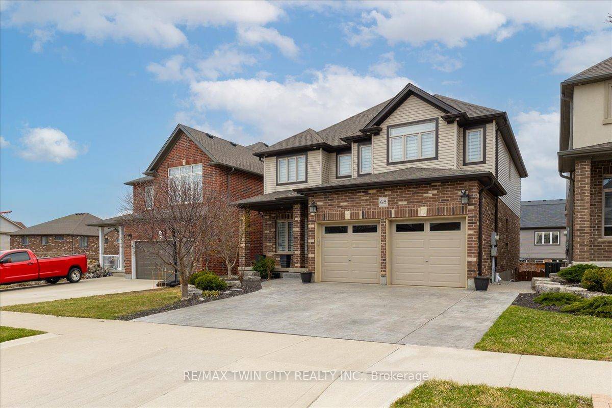 Stunning details ! This Doon South Family home showcases beautiful finishes on all three levels.