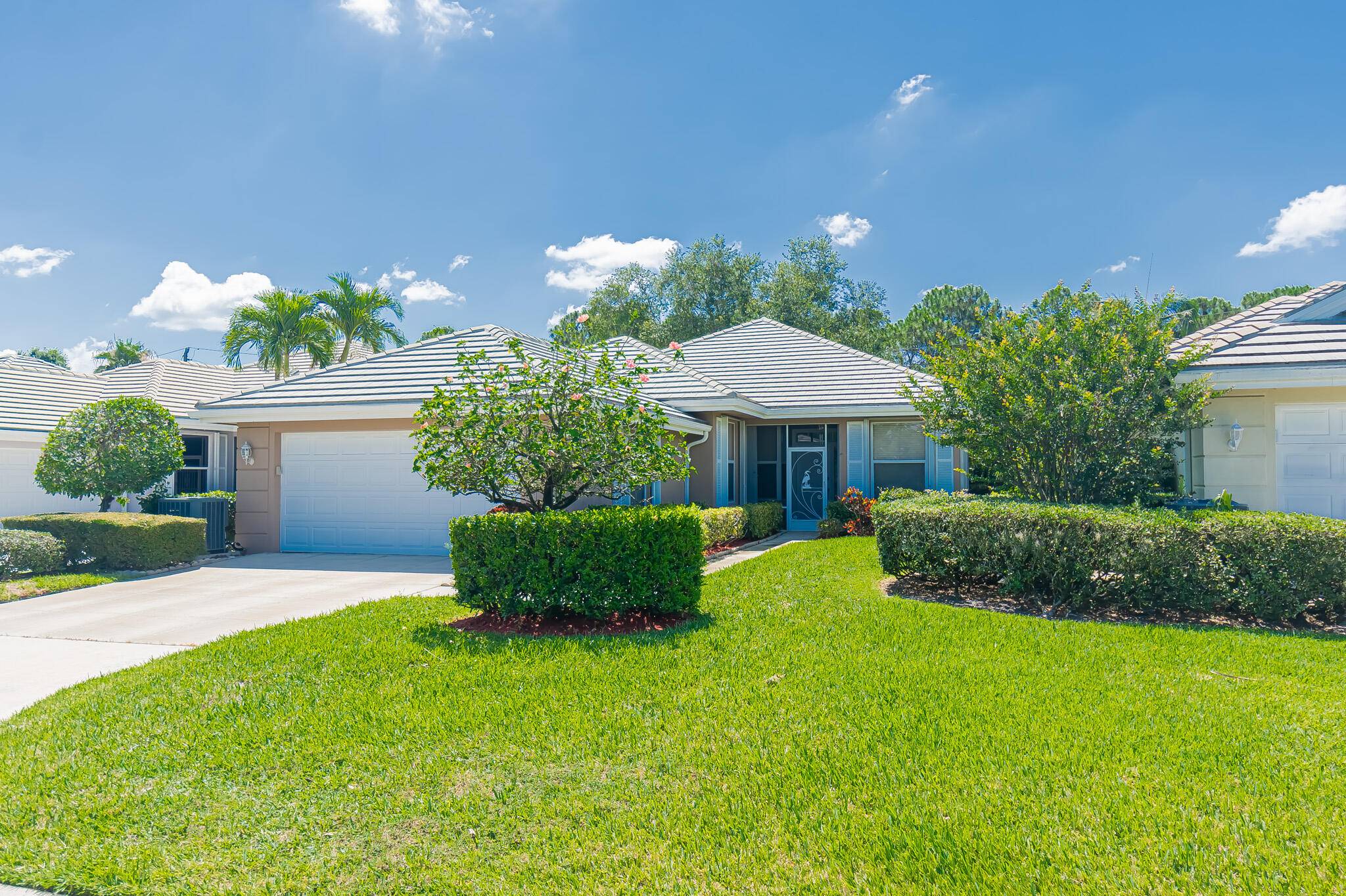 Lakes at St Lucie West ! This stylish 3 bedroom, 2 bath home shines with tile floors throughout and an open, inviting layout.