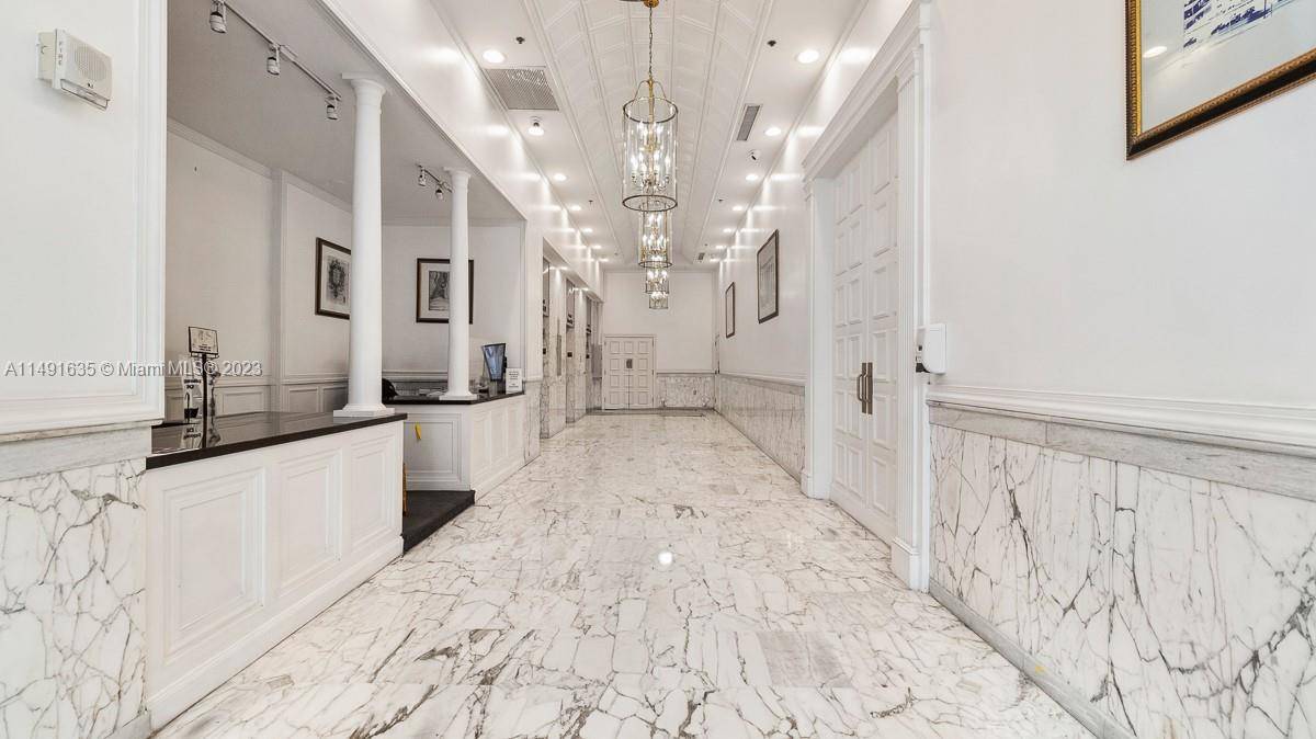 MUST SEE ! ! MIAMI Prime Location a Professional Address Situated in the heart of Downtown Miami located close to public transportation, major highways, Restaurants and Parking The CONCORD Building ...