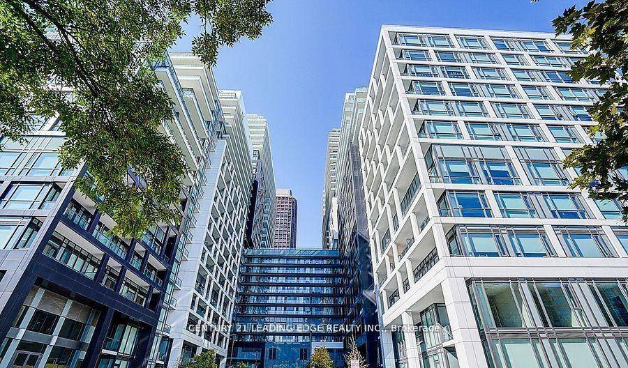 Discover this stunning 1 bedroom, 1 bathroom residence in a new building with beautiful lake views, located in the heart of Toronto's vibrant Waterfront community.