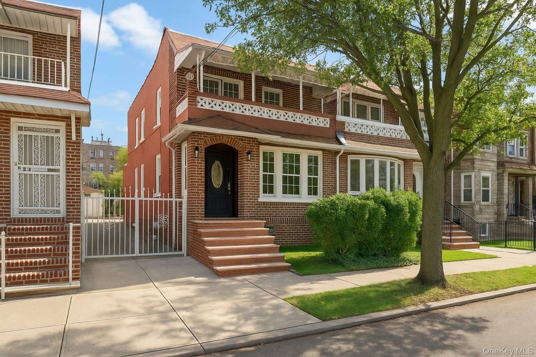 34 Crosby Avenue A Brooklyn Classic Reimagined for Modern Living There s an undeniable warmth the moment you arrive at 34 Crosby Avenue.