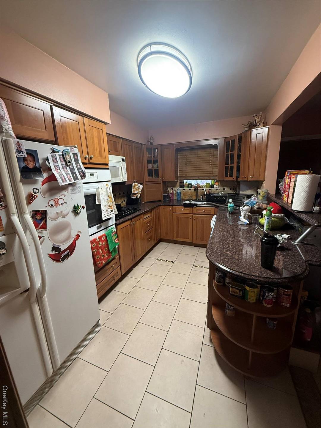 Welcome to the highly desirable area of Castle Hill 2 family, 4bed duplex over a 1bedroom.