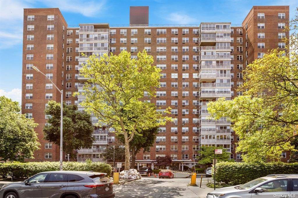 Exposure South 2 Bedroom 2 Bath Unit Located in A Very Maintained amp ; Financially Sound Concrete Building of Downtown Flushing.