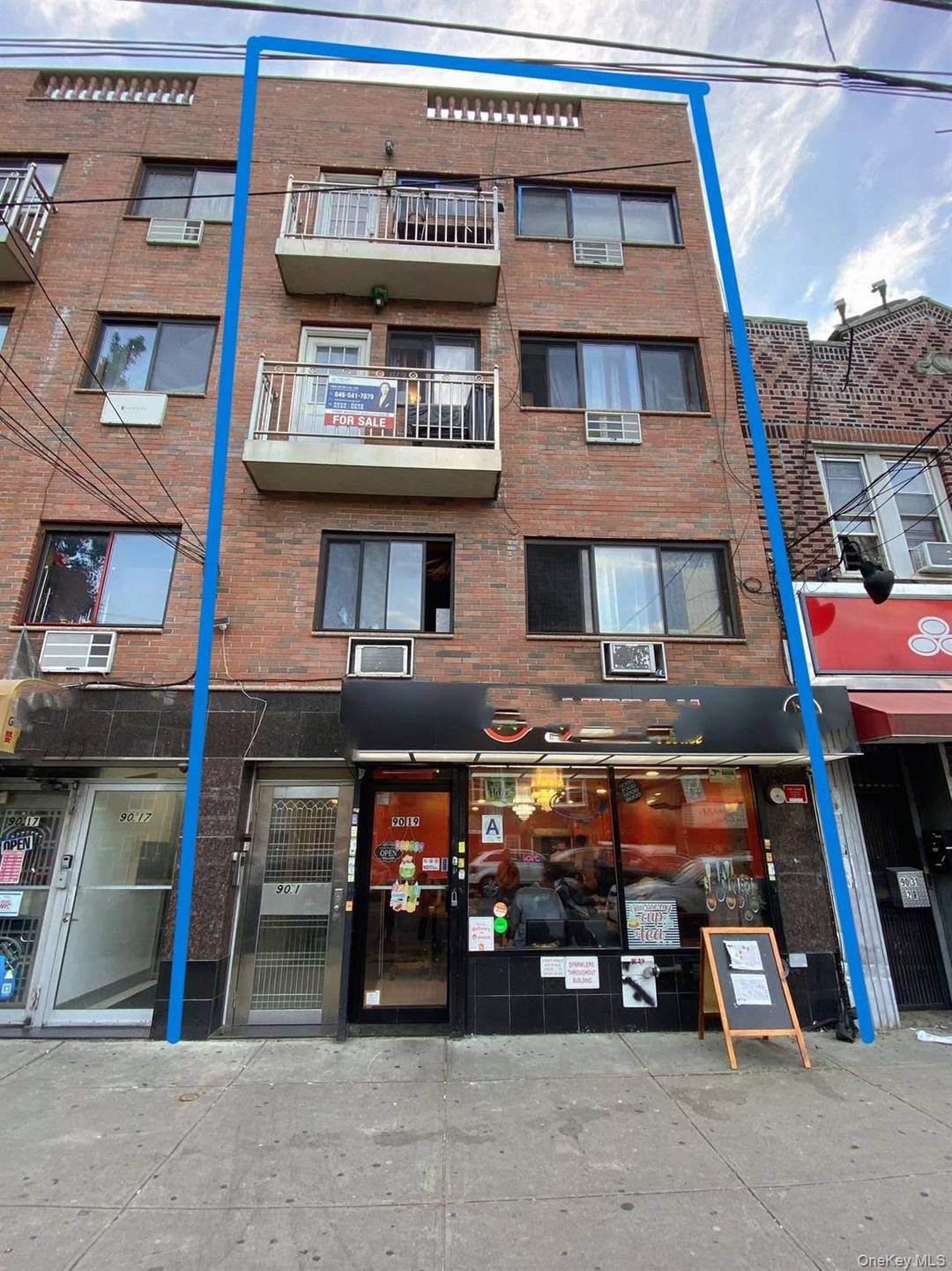 This is a mixed use property that consists of 4 family plus a storefront in the heart of Elmhurst !