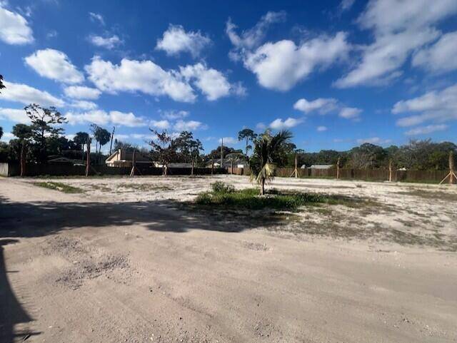 Build Your Dream Single Family or Duplex Home on This Prime Lot !