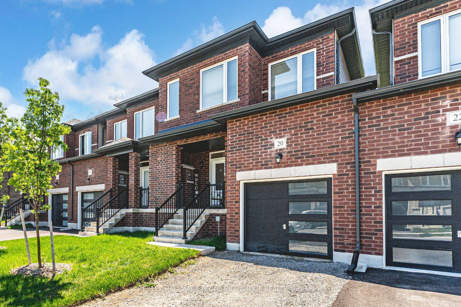 MODERN LIVING MEETS BEACH TOWN VIBES IN THIS SPACIOUS TOWNHOME !