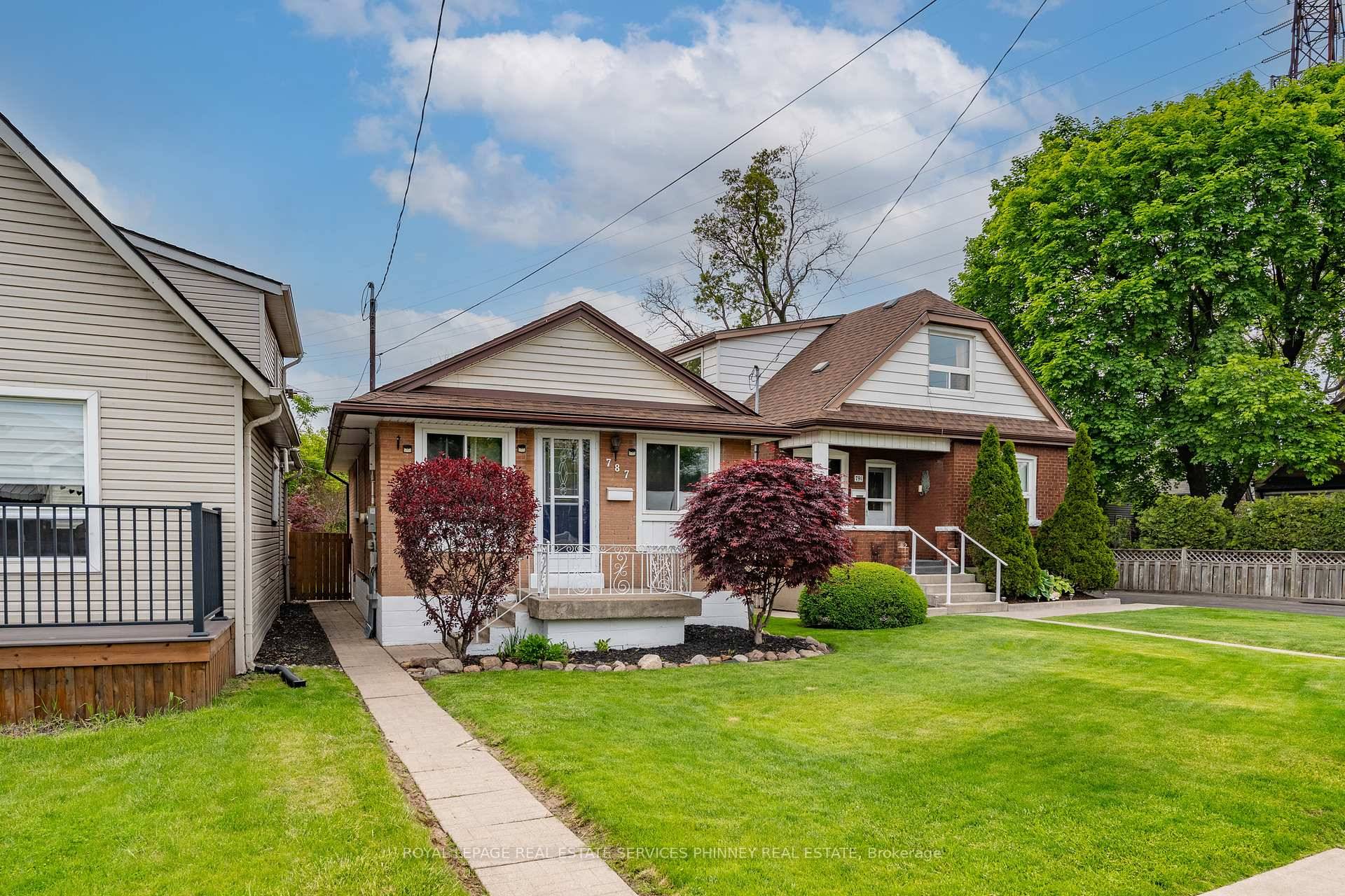 Your opportunity to own a fully detached home in Hamilton's coveted Parkview neighbourhood is here offering a rare alternative to condo living, without the burden of maintenance fees and with ...