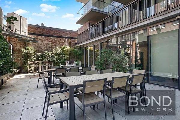 Welcome to apartment 1402 at Theater House in Murray Hill A fully updated, spacious and sunny alcove studio apartment in one of Manhattans most luxurious and modern, 24 hour doorman ...