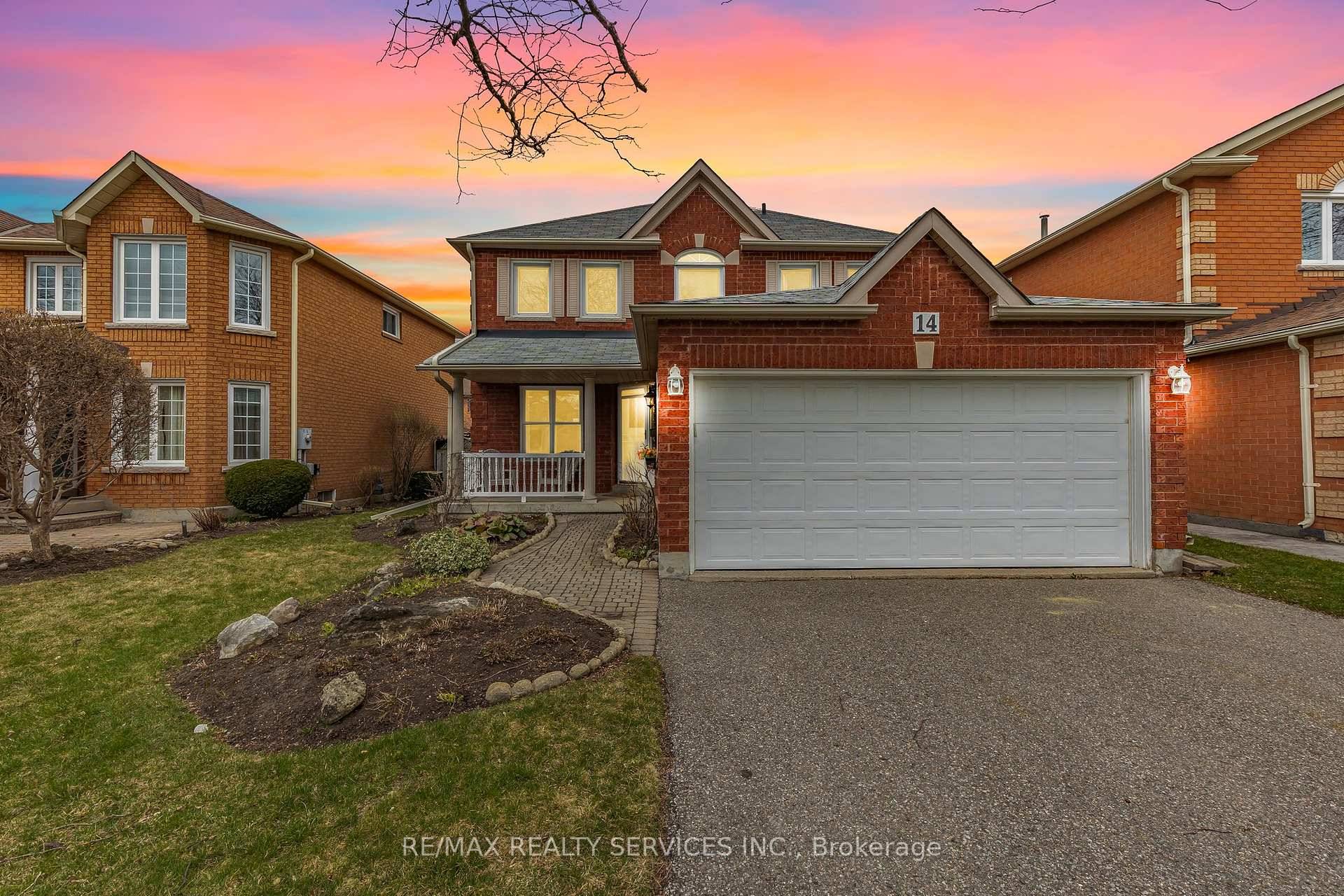 Perfect opportunity for first time home buyers and upsizers to get into a detached home in one of the best neighbourhoods in Caledon and update it to your liking.