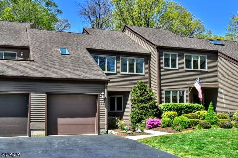 Welcome to Indian Field and this beautiful sun filled unit at 30 N Bayard.