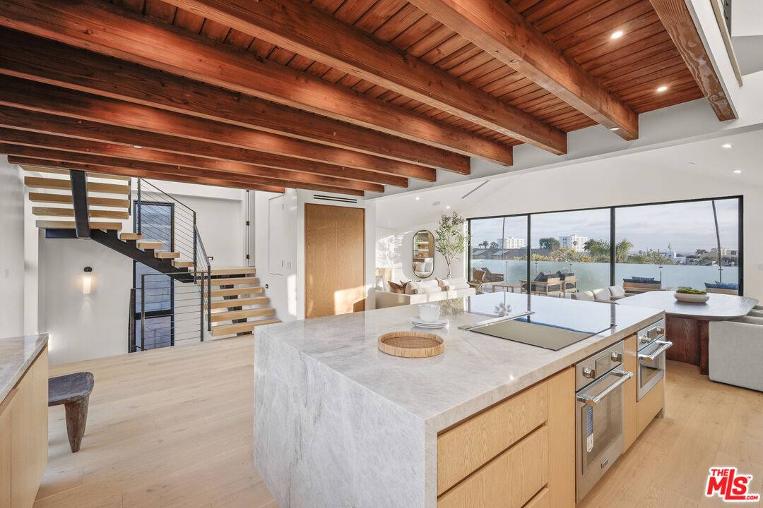 2530   Beverley Ave 4BR Santa Monica La