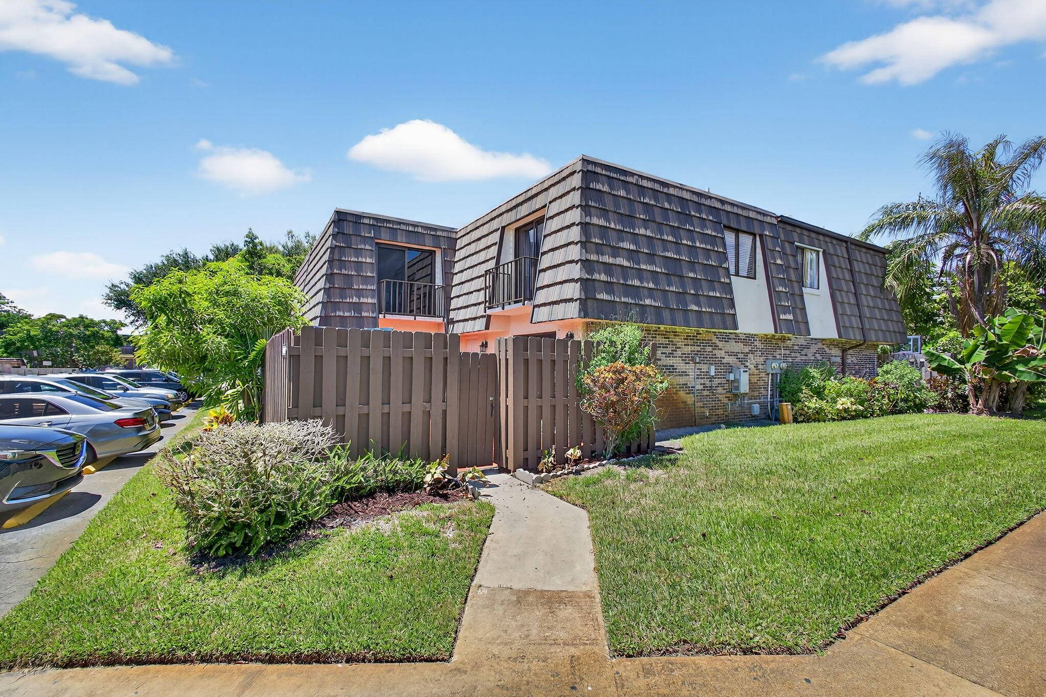 Welcome to this stunning 3 bedroom, 2.