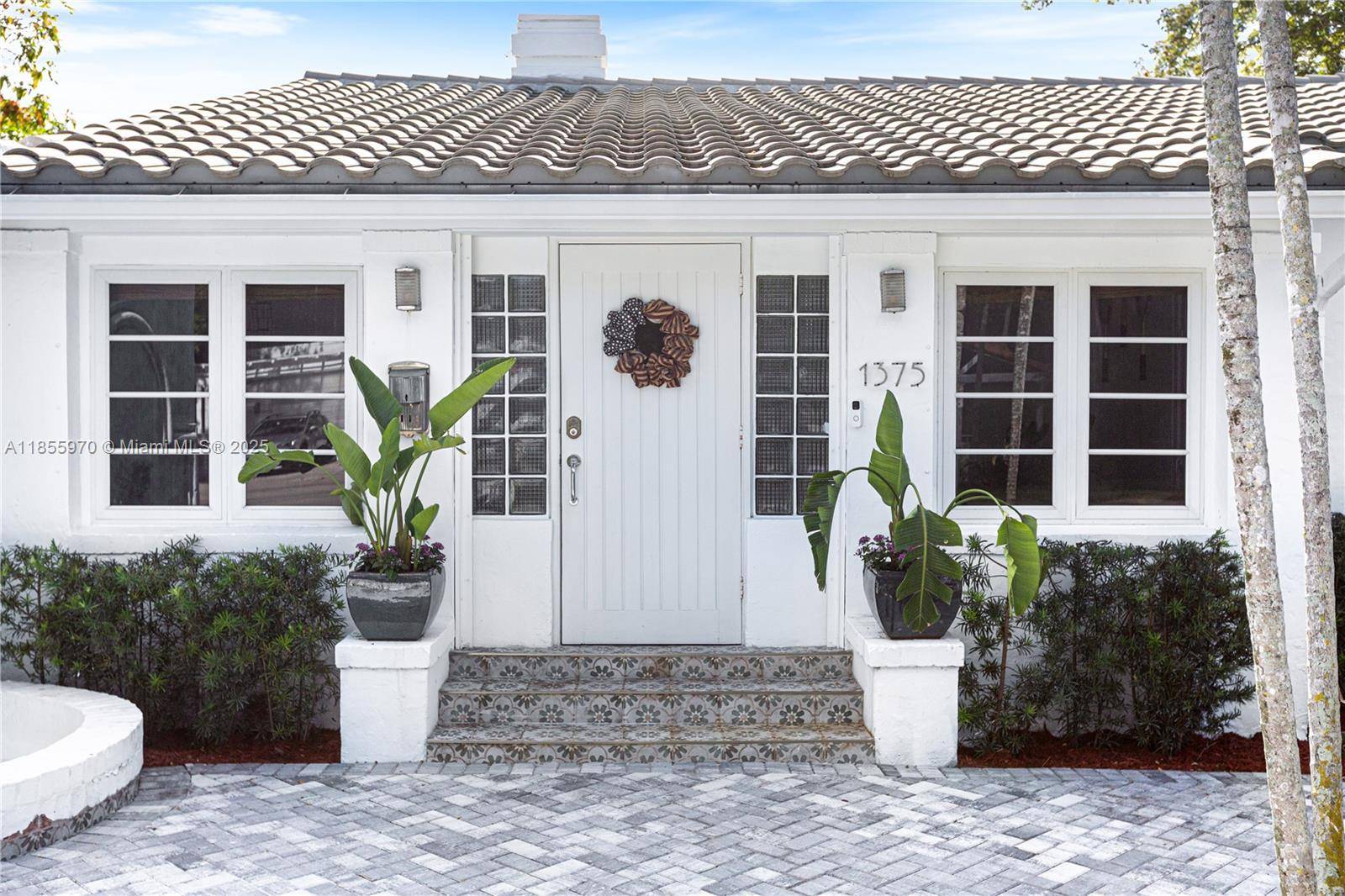 Charming ready to move in 3 bedroom, 2 bath single family home on a spacious 10, 000 sq.