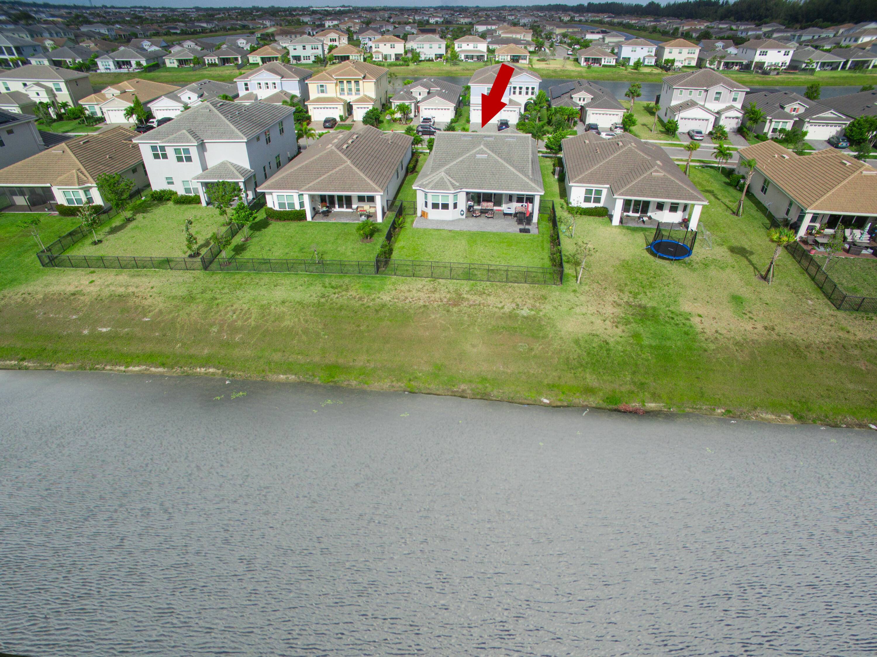 Back on the market ! Buyer did not meet HOA guidelines.