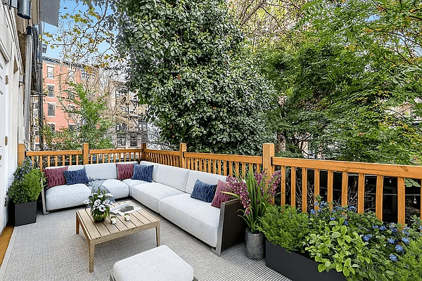 Welcome to 309 Henry Street This beautiful 3BD 2BA with a large PRIVATE deck is now available !